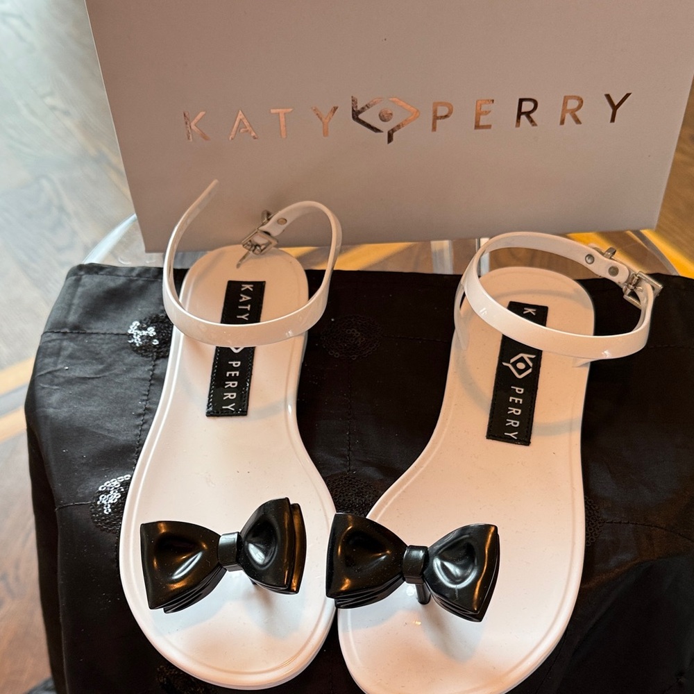 Katy Perry Collections White and Black Bow Sandals